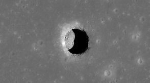 月の地下に洞窟を発見。将来の活動拠点として期待できそう