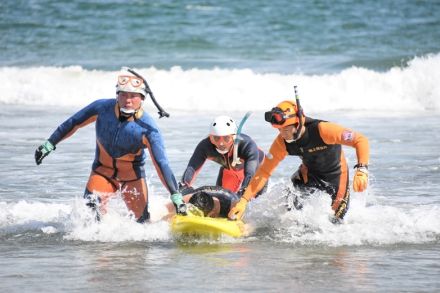 官民で水難救助の連携確認　福島県いわき市の四倉海水浴場　福島海上保安部、消防、海水浴場関係者ら