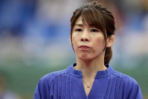 「軽く転がした!?　嘘やろ!?」　吉田沙保里が相撲芸人に“圧勝”の衝撃　ワンピース姿でも「本能で投げてる」