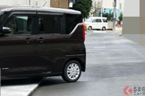 自分の駐車場から「タイヤはみ出し」は違反？ タイヤ1個は？ SNS「警察署から注意を受けた」声も!? 道交法の答えは