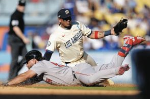 大谷翔平のドジャースにまた負傷者、遊撃ロハスが「右前腕部の張り」で交代…ベッツの代役、離脱なら大きな痛手