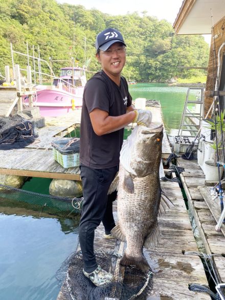 体長120センチ巨大アカメ釣ったど～　徳島県海陽町の浜部さん