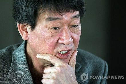 「大学路のリーダー」金敏基氏が死去　「地下鉄1号線」演出＝韓国