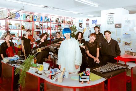 「tiny desk concerts JAPAN」にyama登場、半田彬倫ら8名の演奏隊とパフォーマンス