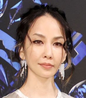 中島美嘉、中国・武漢での公演に現地のファン大興奮「いつかまた武漢で会えるように」