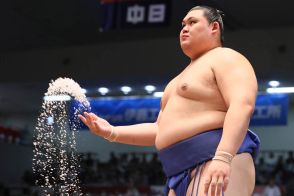 【名古屋場所】新関脇大の里が痛恨４敗目　高田川親方「差し込まれたら引く癖がある」