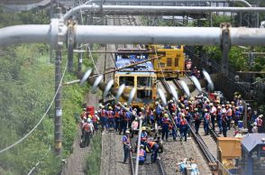 作業員1人が骨折、もう1人は打撲　東海道新幹線の保守車両事故