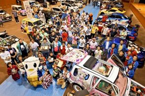 自慢の「痛車」全国から集結　１００台展示　飯坂温泉でフェスティバル