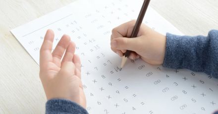 こどもが「勉強ができなくなる」親の口グセ…じつは怖い「励ましも要注意です」とプロ家庭教師がいうワケ