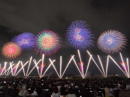 前橋「花火大会」有料席値上げも残りわずか　バスツアー・ヘリ遊覧飛行も