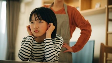 「勉強しなさい！」→「ママのせいでやる気なくした」はお決まりの流れ…子どもが〈自分から勉強するようになる〉魔法のひと言【臨床心理士が解説】