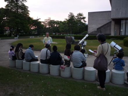 鳥取県立博物館で「夏の星を見る会」　夜空を見上げ星を楽しむ