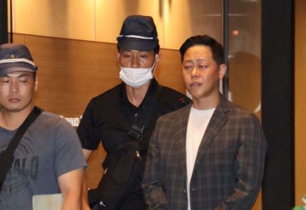 ＳＮＳ投資詐欺、拠点のビル一斉捜索で８人逮捕　大阪府警、スマホ１８００台超を押収