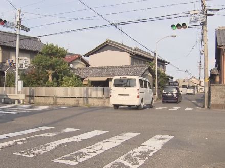 軽乗用車が信号無視か…路線バスと74歳女性が運転する軽乗用車が衝突 軽に乗っていた女子高校生ケガ