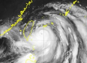 大型で非常に強い台風3号、きょう24日昼過ぎにかけ先島諸島に最接近へ　八重山・宮古島地方では夜にかけ線状降水帯発生の恐れ