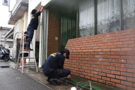 「停電が一番心配」台風3号が先島接近　住民は対策に追われ　ネット張り、食料買い出し　沖縄