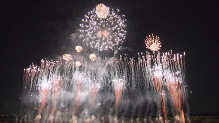 開催どうなった?夏の風物詩「葛飾納涼花火大会」連日のゲリラ雷雨で不安の声…場所取りでは“日傘ドーム”で臨む人も