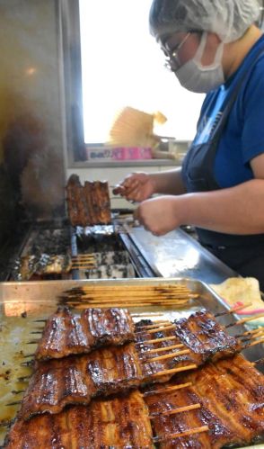 猛暑　うなぎ店熱気　24日、土用の丑の日　茨城・水戸