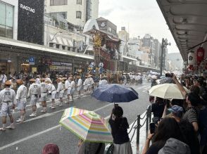 【速報】京都・祇園祭の後祭、山鉾巡行をゲリラ豪雨が直撃　ビニールで急きょ守る対応