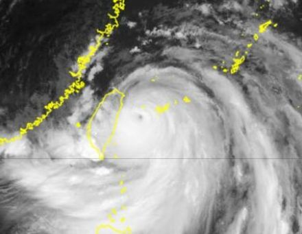 台風3号：与那国島地方が暴風域に　与那国町祖納で最大瞬間風速37.1メートル【24日正午】