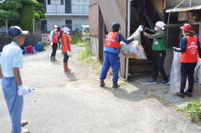 災害ボラが復旧作業、力を合わせ　大雨で浸水被害の高齢者宅【宇部】