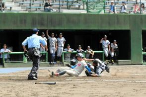 花咲徳栄がタイブレーク制し準決勝へ　西武台も8点差を追いつく粘り