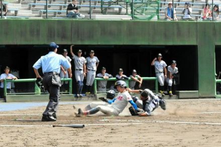 花咲徳栄がタイブレーク制し準決勝へ　西武台も8点差を追いつく粘り