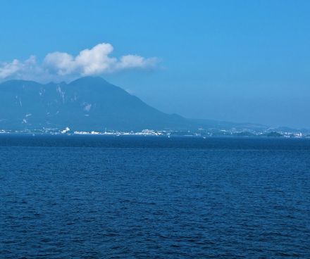 「航路筋に人のようなものが浮いている」フェリーから通報　行方不明の男性と判明