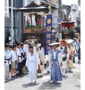 笠鉾　市街地練り歩く　世界遺産・闘鶏神社の例大祭「田辺祭」始まる