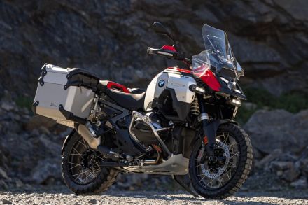 クラッチレバーのない自動シフトも搭載、BMWの次世代アドベンチャー 『R1300 GS Adventure』