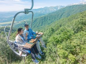 山頂へ向かうリフトの上で朝食!?　おいしい空気と絶景も堪能できる“空飛ぶレストラン”が長野県に誕生