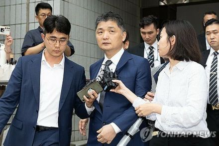 株価不正操作で逮捕のカカオ創業者　検察で8時間の取り調べ＝韓国