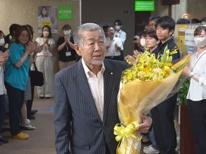 坂祝町の柴山佳也町長の退任式　病気療養のため退職　岐阜県坂祝町