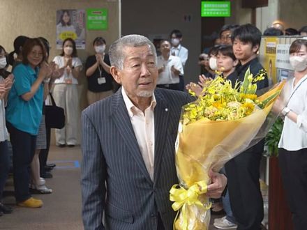 坂祝町の柴山佳也町長の退任式　病気療養のため退職　岐阜県坂祝町