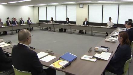 最低賃金　過去最大50円の引き上げ　厚労省審議会目安示す　全国平均1054円に