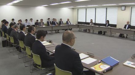 今年度の最低賃金　過去最大の50円引き上げで時給1054円の目安決定へ