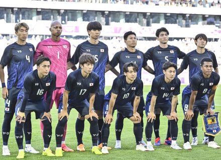 パリ五輪・サッカー日本代表で22人から大岩監督が絞り込んだメンバー18人とは――当日にDF半田の負傷離脱と選手入れ替えが発表される激震……外れた4人も試合前後にはピッチに