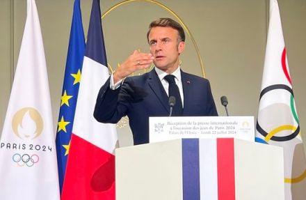 マクロン仏大統領「五輪閉幕まで首相指名ない」