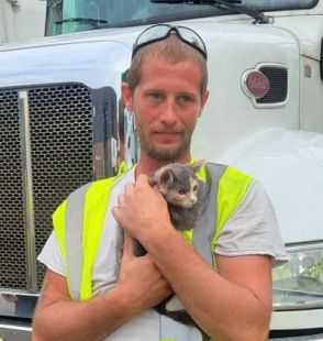 カワイイ子猫が危うくゴミと一緒にぺしゃんこに…収集車の圧縮機の中から奇跡的に発見され米国で話題