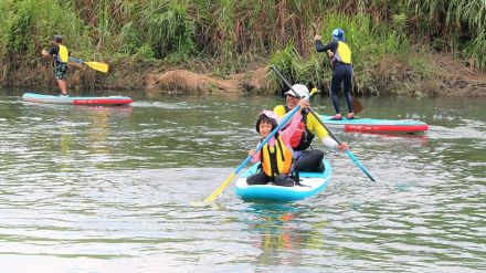 サップに挑戦、真夏の大冒険　岐阜・大垣市の杭瀬川で安全川遊び