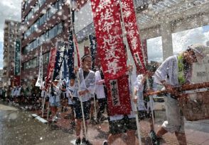 水かけられ「気持ちいい」　宮崎市で地蔵尊祭り