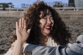 Lucky Kilimanjaro、新曲「かけおち」MV公開　やす子がコミカルに踊り尽くす