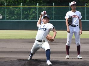 伝統のユニホームで始球式　PL学園軟式野球部、最後の夏へ