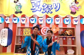 ディズニーストアで夏祭りスタート！　屋台風デコにピンボール、全員アタリの夏祭りくじを引いてきたぞ