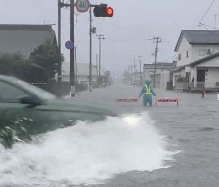 浸水で動けなくなった車が何台も　被害男性が語った恐怖　山形・酒田