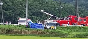 10トンダンプなど3台衝突7人けが　ダンプの下敷きになった車に1人取り残され救助も容体不明　宮城・角田市