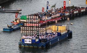 大阪・天神祭はクライマックスに　3000発の花火が夏の夜空彩る