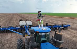 《ブラジル》「世界の農業界にインパクトを！」 マット・グロッソで撮影のMV公開＝農業Youtuber徳本修一さん