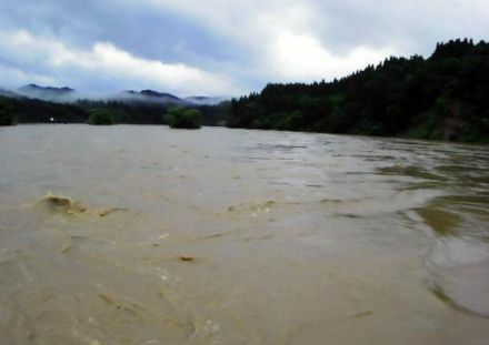 山形の最上川中流で氾濫発生　大雨で増水、最大級の警戒を