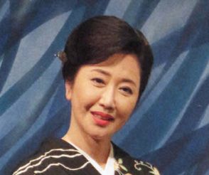 伍代夏子、りりしい警察官姿で特殊詐欺へ注意呼びかけ